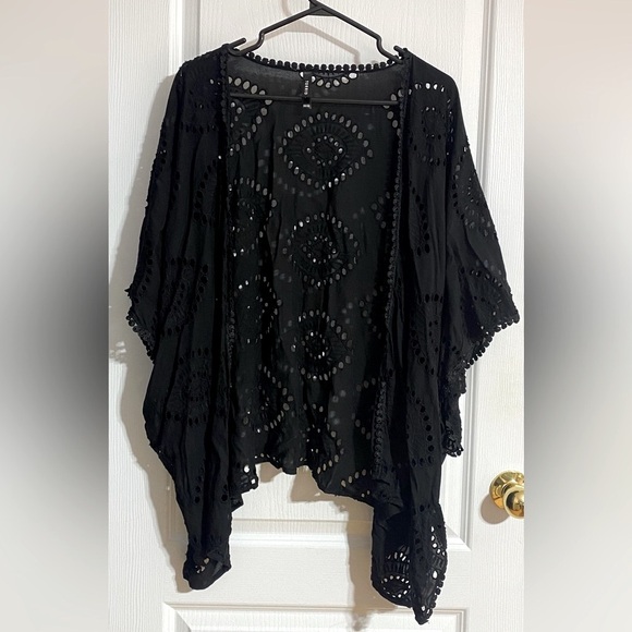Torrid Ruana Crochet Boho Coastal Beachy Lightweight Swimsuit Coverup One Size - Picture 1 of 7